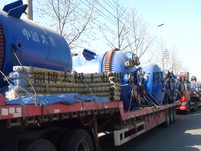 吊裝搪玻璃反應(yīng)釜的注意事項