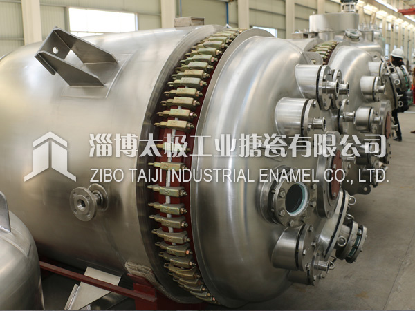 為什么搪玻璃反應(yīng)釜設(shè)備是目前最理想的藥化設(shè)備？